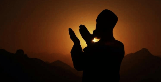 Berdoa dan Beribadah di Bulan Suci Ramadhan: Cara Mengatasi Gangguan Konsentrasi
